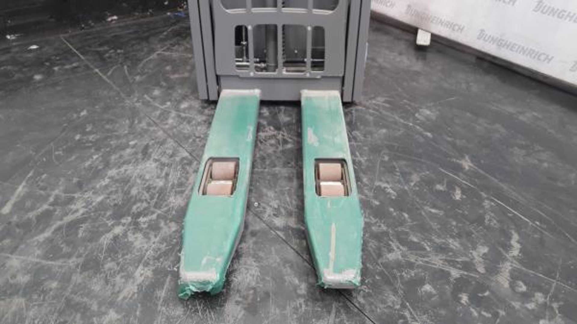 Used Forklift Jungheinrich ERC 216 Li 115 420 ZZ Balstdakšu krautņotāja vadītāja stāvplatforma (vai līdzbraucēja platforma) (Image 8) Used Forklift Jungheinrich ERC 216 Li 115 420 ZZ Balstdakšu krautņotāja vadītāja stāvplatforma (vai līdzbraucēja platforma) (Image 8)
