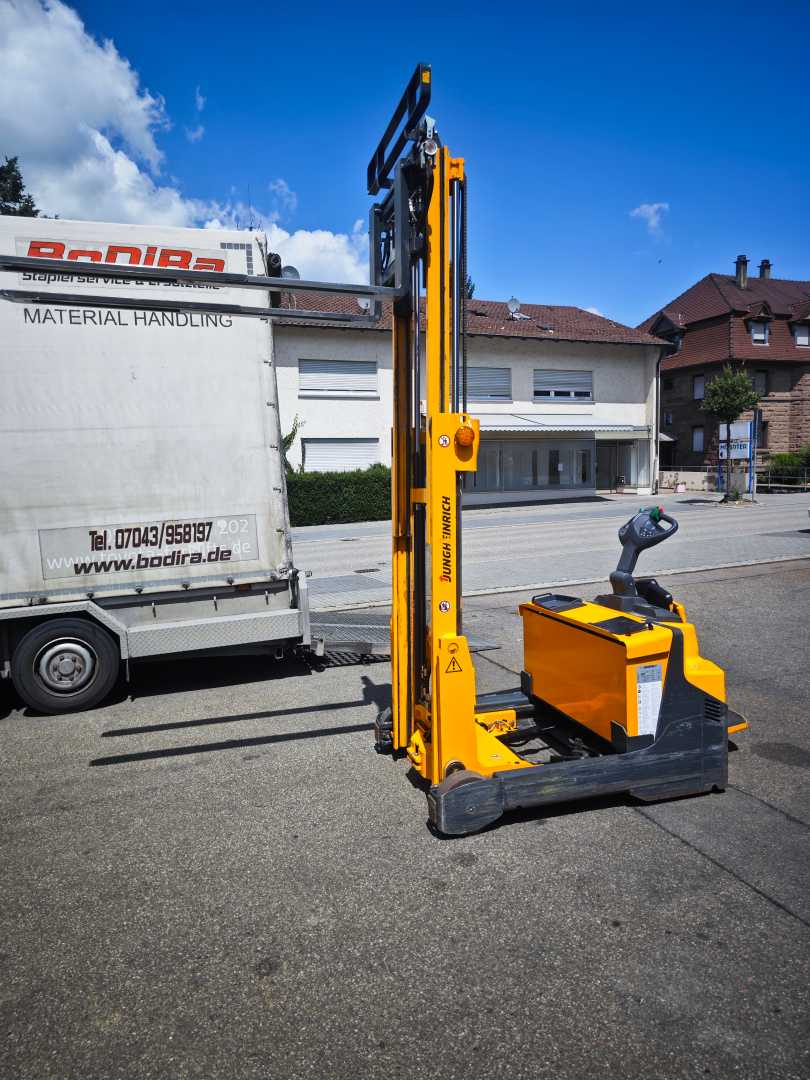 Used Forklift Jungheinrich ERV 308 Balstdakšu krautņotāja vadītāja stāvplatforma (vai līdzbraucēja platforma) (Image 4) Used Forklift Jungheinrich ERV 308 Balstdakšu krautņotāja vadītāja stāvplatforma (vai līdzbraucēja platforma) (Image 4)