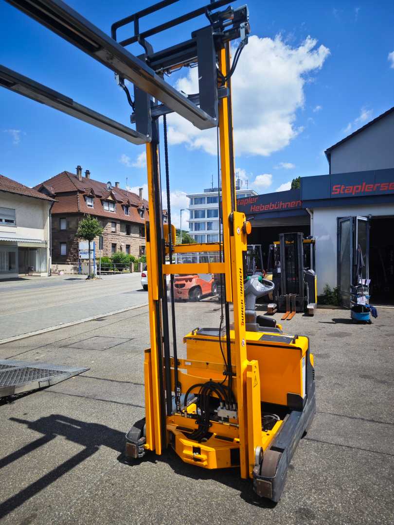 Used Forklift Jungheinrich ERV 308 Balstdakšu krautņotāja vadītāja stāvplatforma (vai līdzbraucēja platforma) (Image 5) Used Forklift Jungheinrich ERV 308 Balstdakšu krautņotāja vadītāja stāvplatforma (vai līdzbraucēja platforma) (Image 5)