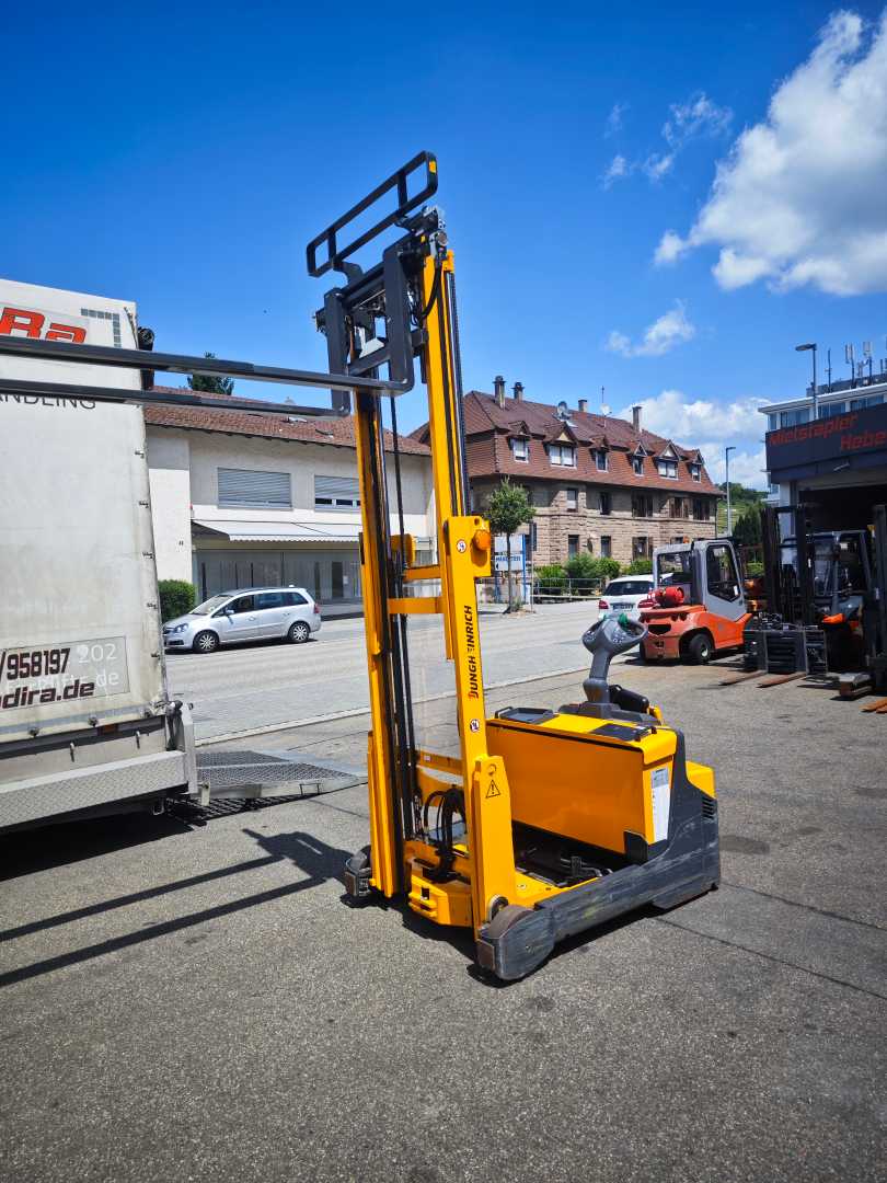 Used Forklift Jungheinrich ERV 308 Balstdakšu krautņotāja vadītāja stāvplatforma (vai līdzbraucēja platforma) (Image 14) Used Forklift Jungheinrich ERV 308 Balstdakšu krautņotāja vadītāja stāvplatforma (vai līdzbraucēja platforma) (Image 14)