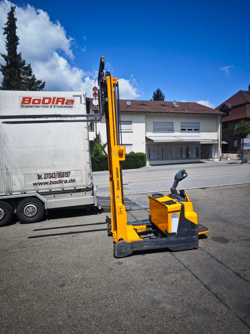 Used Forklift Jungheinrich ERV 308 Balstdakšu krautņotāja vadītāja stāvplatforma (vai līdzbraucēja platforma) (Image 12) Used Forklift Jungheinrich ERV 308 Balstdakšu krautņotāja vadītāja stāvplatforma (vai līdzbraucēja platforma) (Image 12)