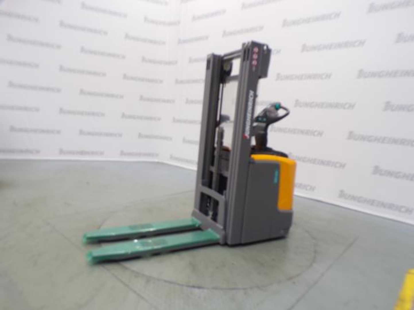 Used Forklift Jungheinrich ERC 216 KP 115-420 DZ Balstdakšu krautņotāja vadītāja stāvplatforma (vai līdzbraucēja platforma) (Image 2) Used Forklift Jungheinrich ERC 216 KP 115-420 DZ Balstdakšu krautņotāja vadītāja stāvplatforma (vai līdzbraucēja platforma) (Image 2)