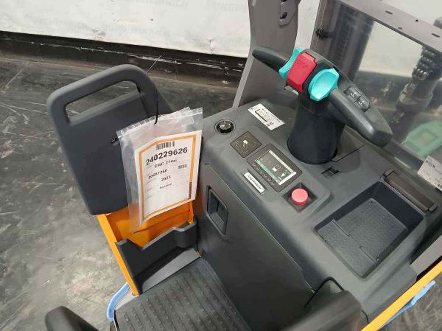 Used Forklift Jungheinrich ERC 214zi 115 535 DZ Balstdakšu krautņotāja vadītāja stāvplatforma (vai līdzbraucēja platforma) (Image 3) Used Forklift Jungheinrich ERC 214zi 115 535 DZ Balstdakšu krautņotāja vadītāja stāvplatforma (vai līdzbraucēja platforma) (Image 3)