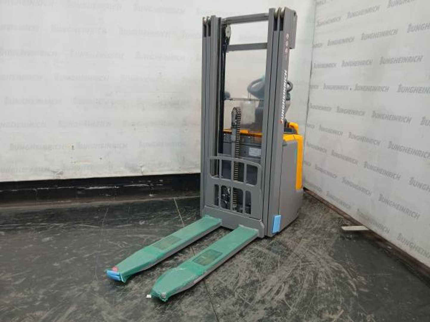 Used Forklift Jungheinrich ERC 214 Li KP 115 430 DZ Balstdakšu krautņotāja vadītāja stāvplatforma (vai līdzbraucēja platforma) (Image 2) Used Forklift Jungheinrich ERC 214 Li KP 115 430 DZ Balstdakšu krautņotāja vadītāja stāvplatforma (vai līdzbraucēja platforma) (Image 2)