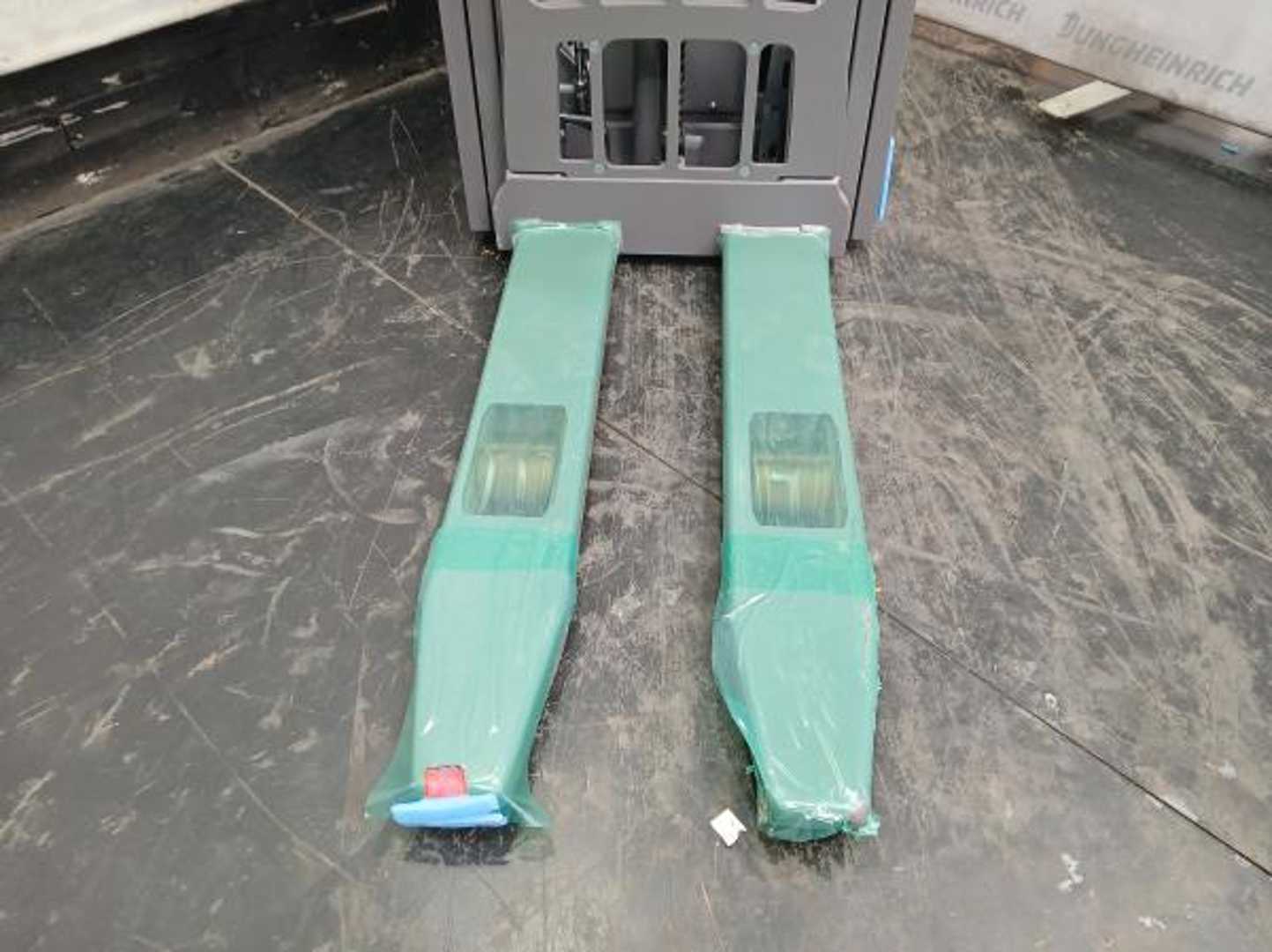 Used Forklift Jungheinrich ERC 214 Li KP 115 430 DZ Balstdakšu krautņotāja vadītāja stāvplatforma (vai līdzbraucēja platforma) (Image 8) Used Forklift Jungheinrich ERC 214 Li KP 115 430 DZ Balstdakšu krautņotāja vadītāja stāvplatforma (vai līdzbraucēja platforma) (Image 8)