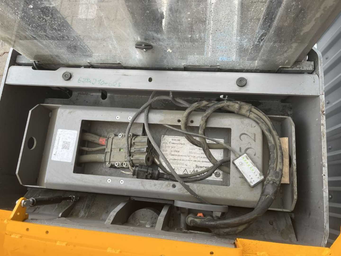 Used Forklift Jungheinrich ERD220 Balstdakšu krautņotāja vadītāja stāvplatforma (vai līdzbraucēja platforma) (Image 6) Used Forklift Jungheinrich ERD220 Balstdakšu krautņotāja vadītāja stāvplatforma (vai līdzbraucēja platforma) (Image 6)