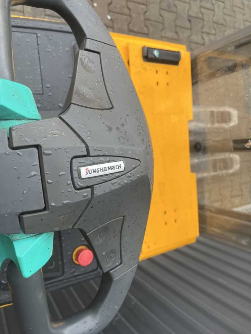 Used Forklift Jungheinrich ERD220 Balstdakšu krautņotāja vadītāja stāvplatforma (vai līdzbraucēja platforma) (Image 9) Used Forklift Jungheinrich ERD220 Balstdakšu krautņotāja vadītāja stāvplatforma (vai līdzbraucēja platforma) (Image 9)