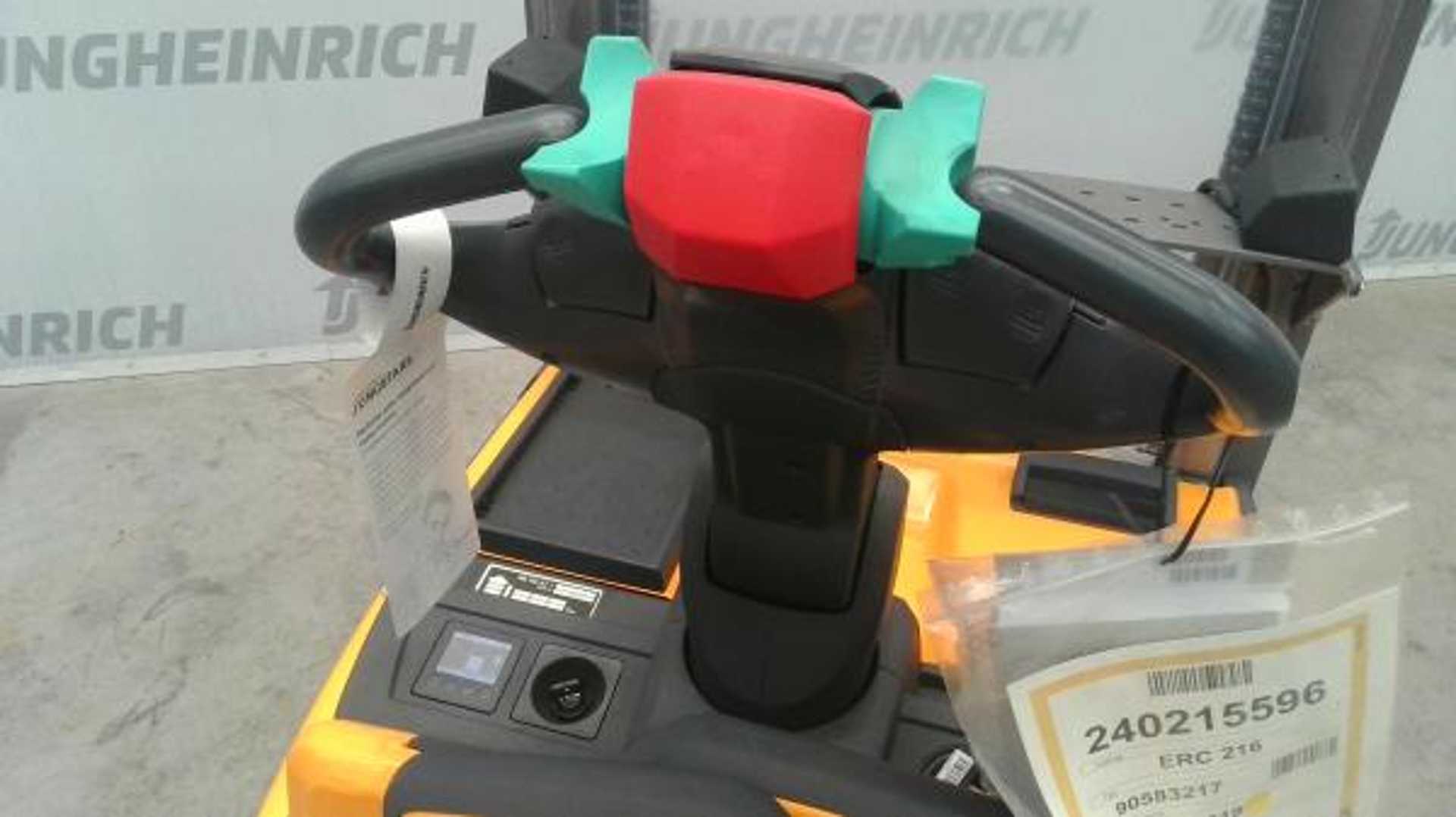 Used Forklift Jungheinrich ERC 216 KP 115-280 ZT Balstdakšu krautņotāja vadītāja stāvplatforma (vai līdzbraucēja platforma) (Image 3) Used Forklift Jungheinrich ERC 216 KP 115-280 ZT Balstdakšu krautņotāja vadītāja stāvplatforma (vai līdzbraucēja platforma) (Image 3)