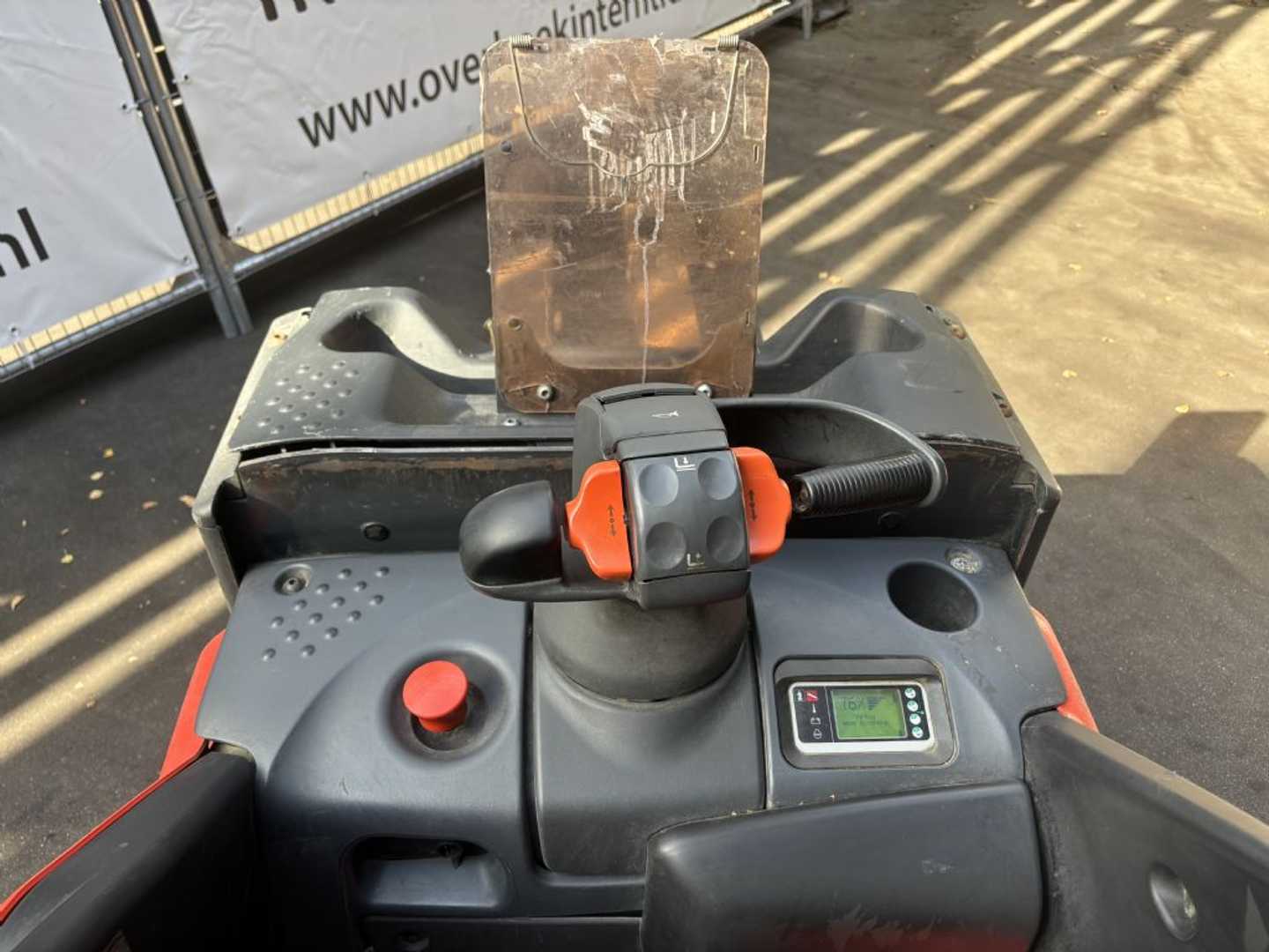 Used Forklift Linde T25SP-02 Balstdakšu krautņotāja vadītāja stāvplatforma (vai līdzbraucēja platforma) (Image 7) Used Forklift Linde T25SP-02 Balstdakšu krautņotāja vadītāja stāvplatforma (vai līdzbraucēja platforma) (Image 7)