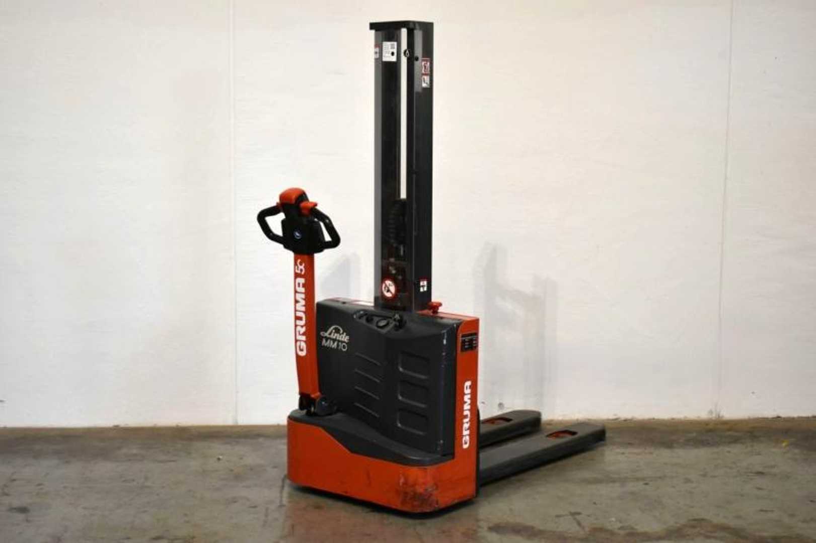 Used Forklift Linde MM 10 1167-02 Balstdakšu krautņotāja vadītāja stāvplatforma (vai līdzbraucēja platforma) (Image 1) Used Forklift Linde MM 10 1167-02 Balstdakšu krautņotāja vadītāja stāvplatforma (vai līdzbraucēja platforma) (Image 1)