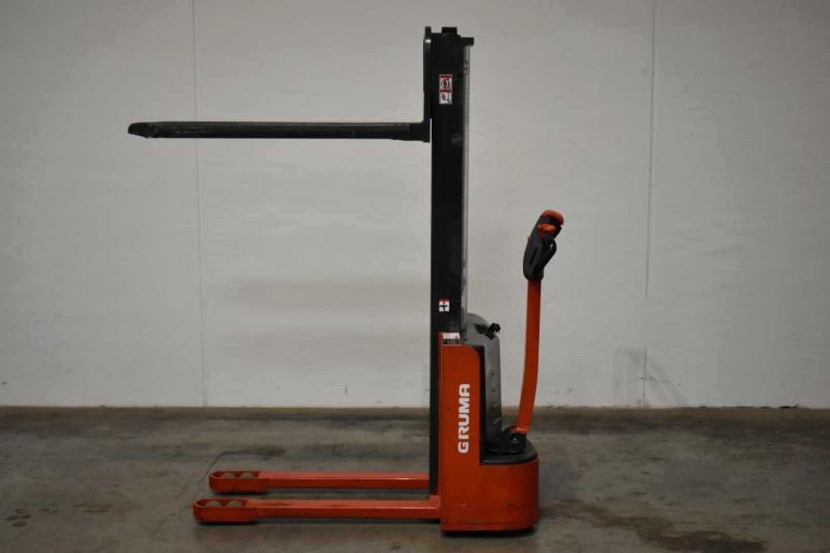 Used Forklift Linde MM 10 1167-02 Balstdakšu krautņotāja vadītāja stāvplatforma (vai līdzbraucēja platforma) (Image 3) Used Forklift Linde MM 10 1167-02 Balstdakšu krautņotāja vadītāja stāvplatforma (vai līdzbraucēja platforma) (Image 3)