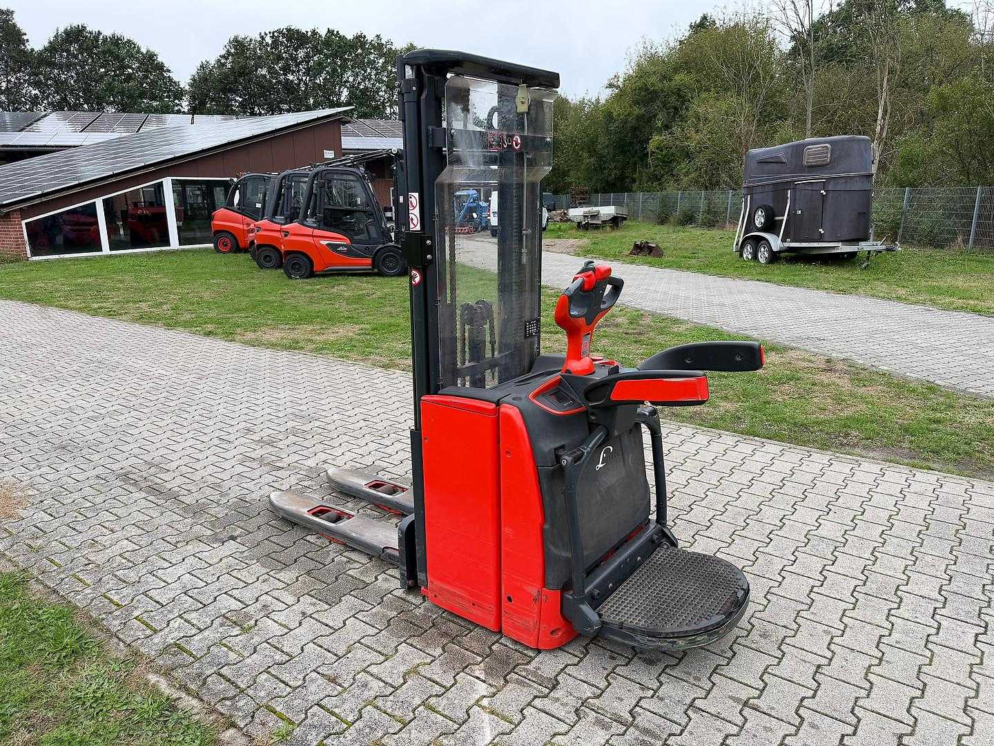 Used Forklift Linde L16 AP Triplex Balstdakšu krautņotāja vadītāja stāvplatforma (vai līdzbraucēja platforma) (Image 2) Used Forklift Linde L16 AP Triplex Balstdakšu krautņotāja vadītāja stāvplatforma (vai līdzbraucēja platforma) (Image 2)