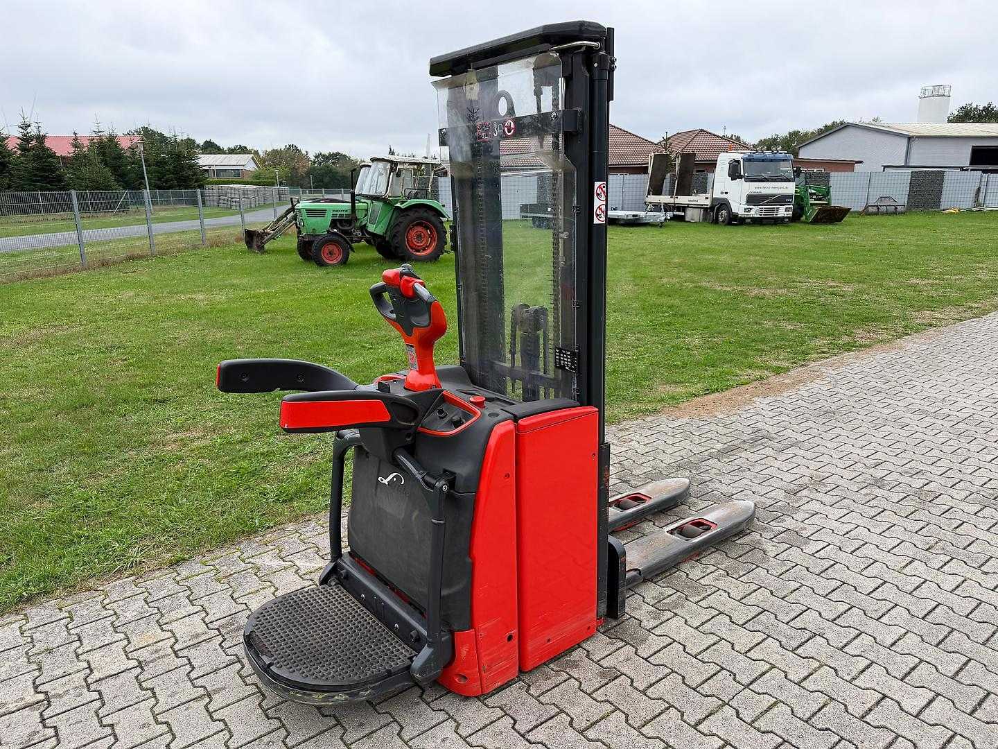 Used Forklift Linde L16 AP Triplex Balstdakšu krautņotāja vadītāja stāvplatforma (vai līdzbraucēja platforma) (Image 3) Used Forklift Linde L16 AP Triplex Balstdakšu krautņotāja vadītāja stāvplatforma (vai līdzbraucēja platforma) (Image 3)