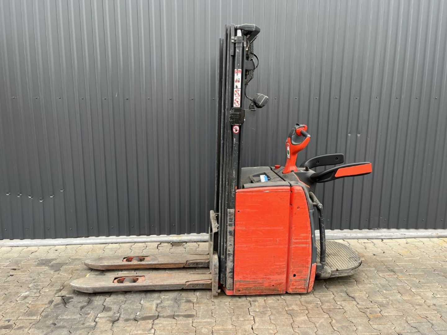 Used Forklift Linde L16AP Balstdakšu krautņotāja vadītāja stāvplatforma (vai līdzbraucēja platforma) (Image 2) Used Forklift Linde L16AP Balstdakšu krautņotāja vadītāja stāvplatforma (vai līdzbraucēja platforma) (Image 2)