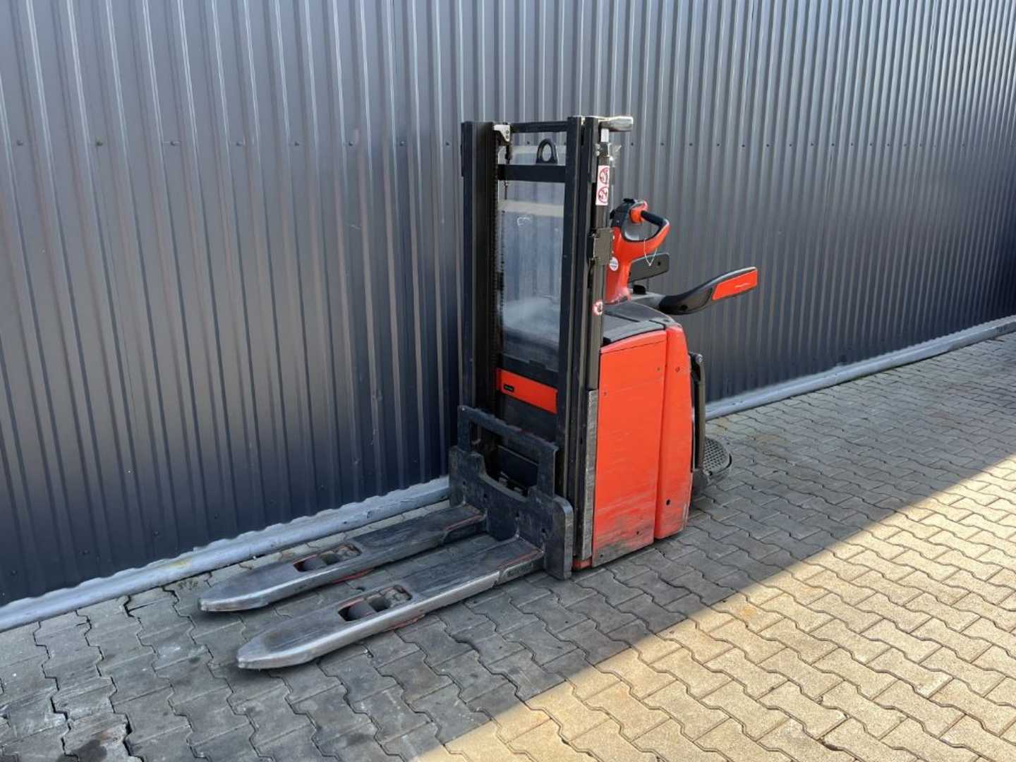 Used Forklift Linde L14AP Balstdakšu krautņotāja vadītāja stāvplatforma (vai līdzbraucēja platforma) (Image 1) Used Forklift Linde L14AP Balstdakšu krautņotāja vadītāja stāvplatforma (vai līdzbraucēja platforma) (Image 1)