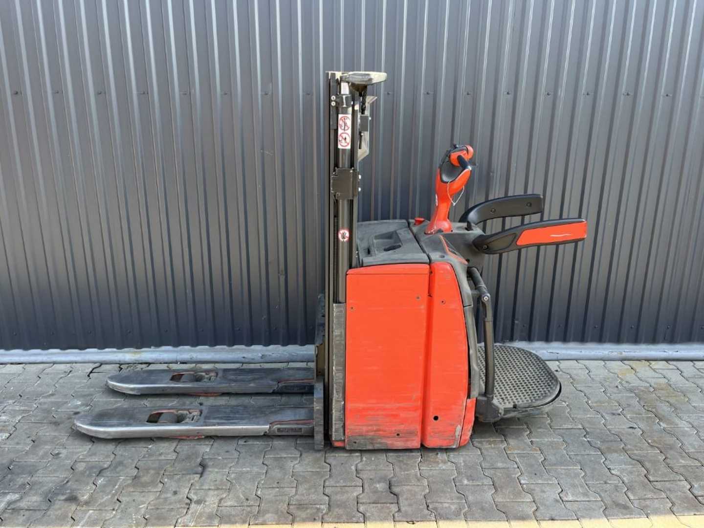 Used Forklift Linde L14AP Balstdakšu krautņotāja vadītāja stāvplatforma (vai līdzbraucēja platforma) (Image 2) Used Forklift Linde L14AP Balstdakšu krautņotāja vadītāja stāvplatforma (vai līdzbraucēja platforma) (Image 2)