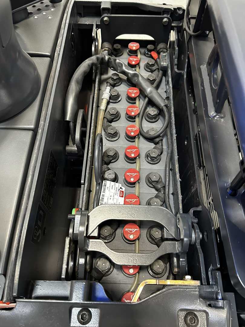 Used Forklift Linde D14 SP : 1,4t / 2t (133-01) Balstdakšu krautņotāja vadītāja stāvplatforma (vai līdzbraucēja platforma) (Image 5) Used Forklift Linde D14 SP : 1,4t / 2t (133-01) Balstdakšu krautņotāja vadītāja stāvplatforma (vai līdzbraucēja platforma) (Image 5)