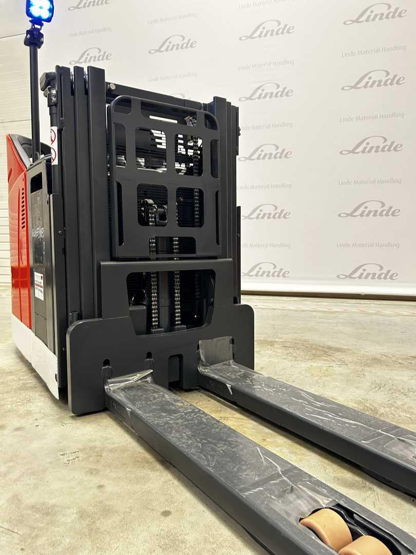 Used Forklift Linde D14 SP : 1,4t / 2t (133-01) Balstdakšu krautņotāja vadītāja stāvplatforma (vai līdzbraucēja platforma) (Image 3) Used Forklift Linde D14 SP : 1,4t / 2t (133-01) Balstdakšu krautņotāja vadītāja stāvplatforma (vai līdzbraucēja platforma) (Image 3)