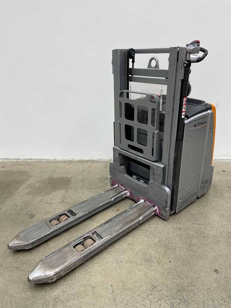 Used Forklift STILL EXV-SF14I_BATT.NEU Balstdakšu krautņotāja vadītāja stāvplatforma (vai līdzbraucēja platforma) (Image 2) Used Forklift STILL EXV-SF14I_BATT.NEU Balstdakšu krautņotāja vadītāja stāvplatforma (vai līdzbraucēja platforma) (Image 2)