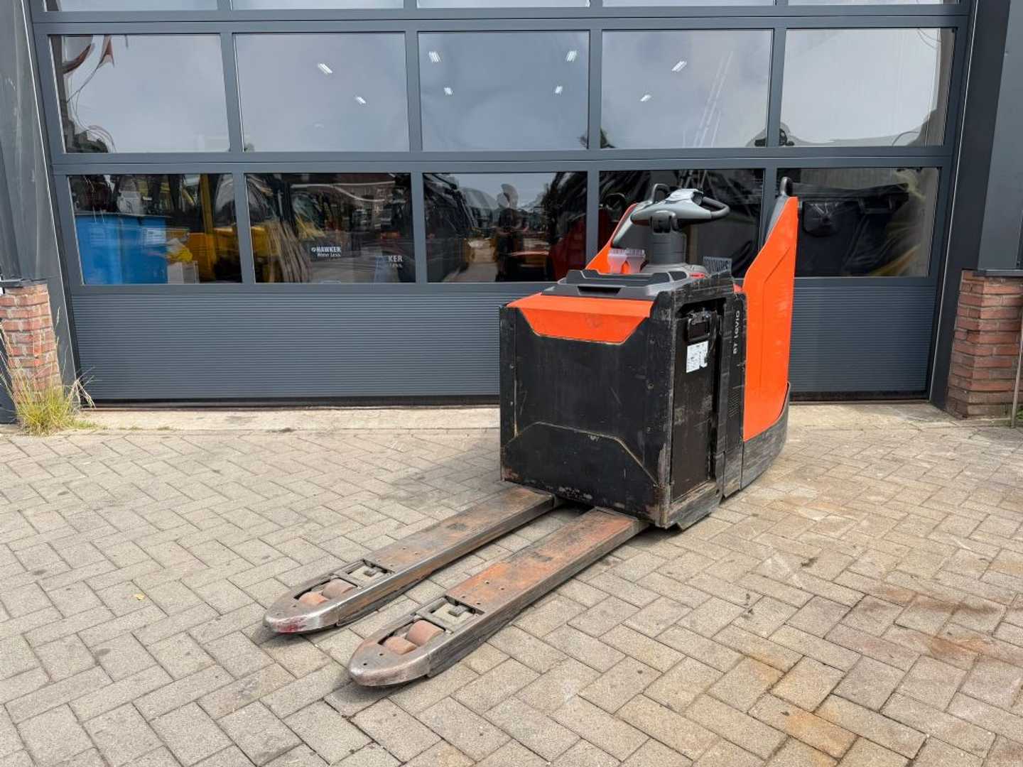 Used Forklift Toyota LPE250 Balstdakšu krautņotāja vadītāja stāvplatforma (vai līdzbraucēja platforma) (Image 4)