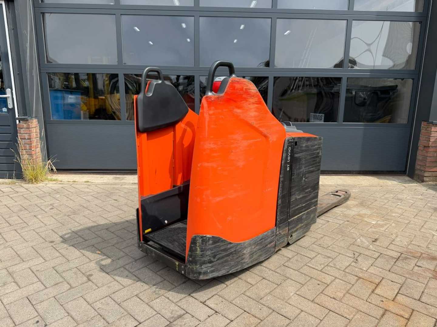 Used Forklift Toyota LPE250 Balstdakšu krautņotāja vadītāja stāvplatforma (vai līdzbraucēja platforma) (Image 6)