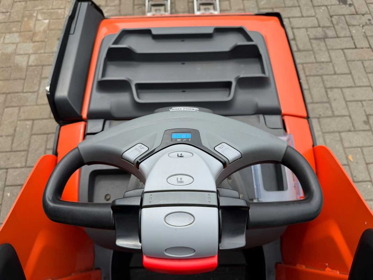 Used Forklift Toyota LPE250 Balstdakšu krautņotāja vadītāja stāvplatforma (vai līdzbraucēja platforma) (Image 7)