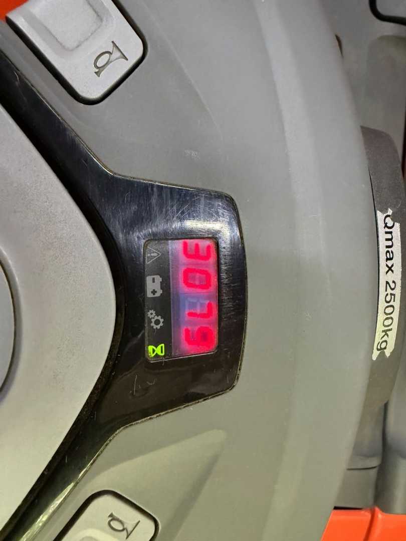 Used Forklift Toyota LPE250 Balstdakšu krautņotāja vadītāja stāvplatforma (vai līdzbraucēja platforma) (Image 8)