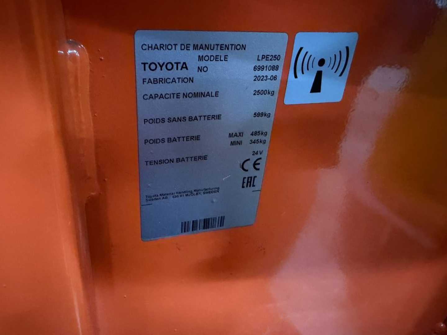 Used Forklift Toyota LPE250 Balstdakšu krautņotāja vadītāja stāvplatforma (vai līdzbraucēja platforma) (Image 9)