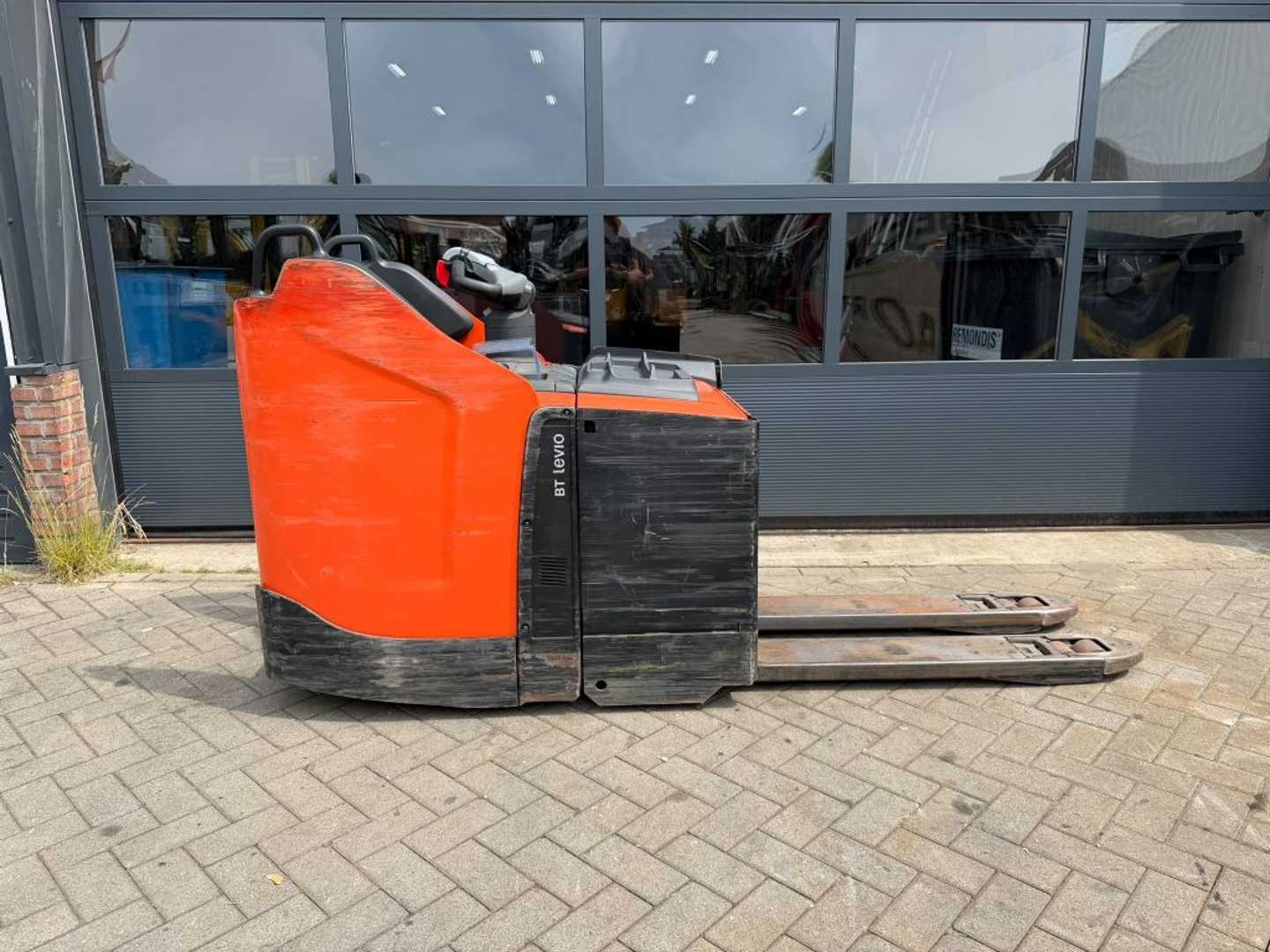 Used Forklift Toyota LPE250 Balstdakšu krautņotāja vadītāja stāvplatforma (vai līdzbraucēja platforma) (Image 10)