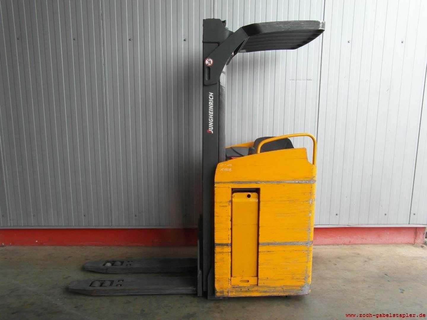 Used Forklift Jungheinrich ESC216-Z Balstdakšu krautņotāja vadītāja sēdeklis (Image 1) Used Forklift Jungheinrich ESC216-Z Balstdakšu krautņotāja vadītāja sēdeklis (Image 1)