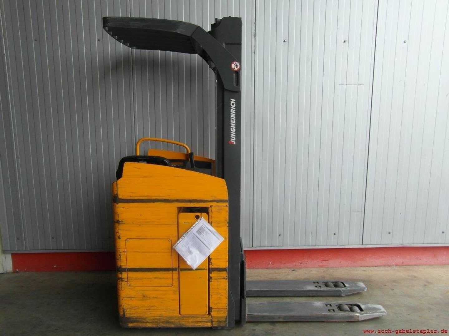 Used Forklift Jungheinrich ESC216-Z Balstdakšu krautņotāja vadītāja sēdeklis (Image 2) Used Forklift Jungheinrich ESC216-Z Balstdakšu krautņotāja vadītāja sēdeklis (Image 2)