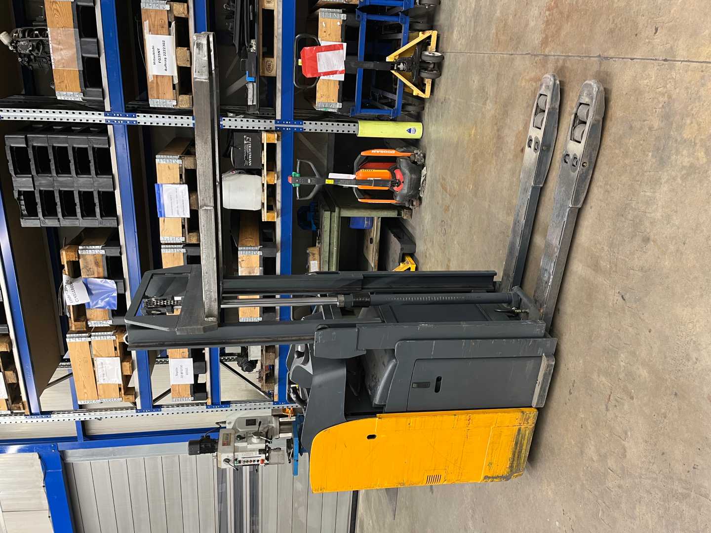 Used Forklift Jungheinrich ESD20 G119-166ZT Balstdakšu krautņotāja vadītāja sēdeklis (Image 12) Used Forklift Jungheinrich ESD20 G119-166ZT Balstdakšu krautņotāja vadītāja sēdeklis (Image 12)