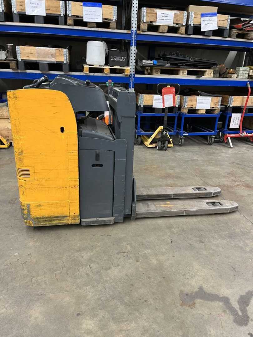 Used Forklift Jungheinrich ESD20 G119-166ZT Balstdakšu krautņotāja vadītāja sēdeklis (Image 1) Used Forklift Jungheinrich ESD20 G119-166ZT Balstdakšu krautņotāja vadītāja sēdeklis (Image 1)