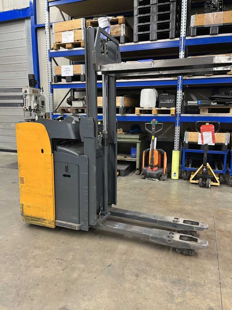 Used Forklift Jungheinrich ESD20 G119-166ZT Balstdakšu krautņotāja vadītāja sēdeklis (Image 3) Used Forklift Jungheinrich ESD20 G119-166ZT Balstdakšu krautņotāja vadītāja sēdeklis (Image 3)