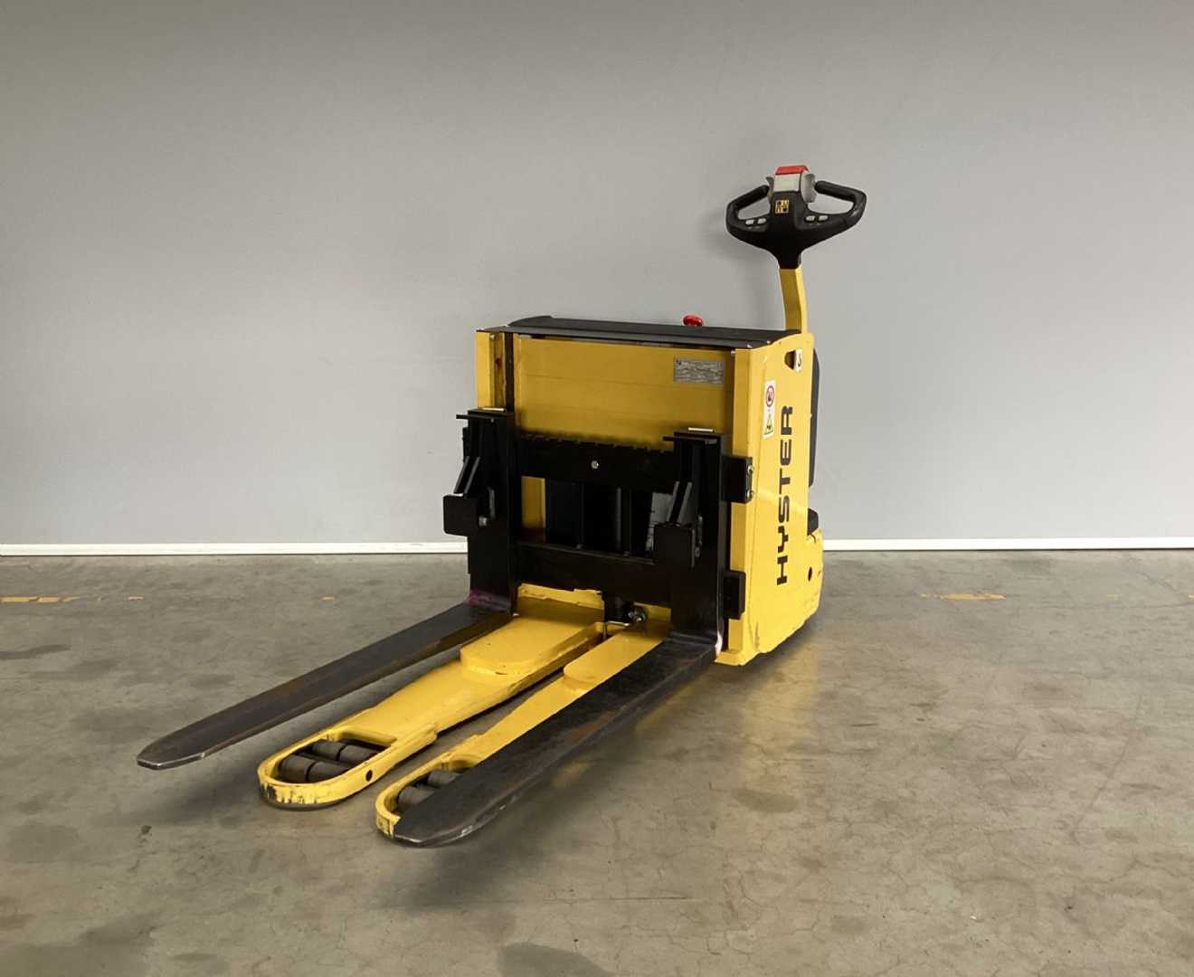 Used Forklift Hyster S2.4HBE Balstdakšu krautņotājs ar dīseli (Image 1) Used Forklift Hyster S2.4HBE Balstdakšu krautņotājs ar dīseli (Image 1)