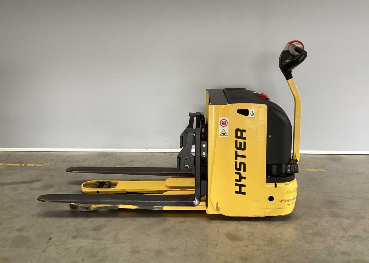 Used Forklift Hyster S2.4HBE Balstdakšu krautņotājs ar dīseli (Image 2) Used Forklift Hyster S2.4HBE Balstdakšu krautņotājs ar dīseli (Image 2)