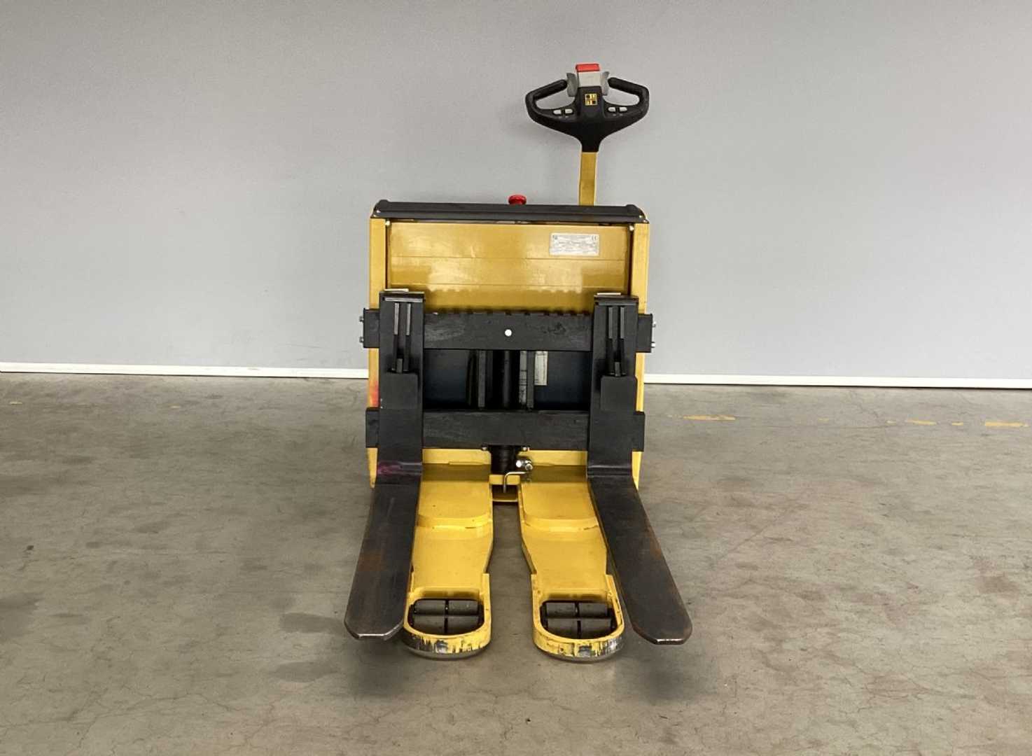 Used Forklift Hyster S2.4HBE Balstdakšu krautņotājs ar dīseli (Image 5) Used Forklift Hyster S2.4HBE Balstdakšu krautņotājs ar dīseli (Image 5)