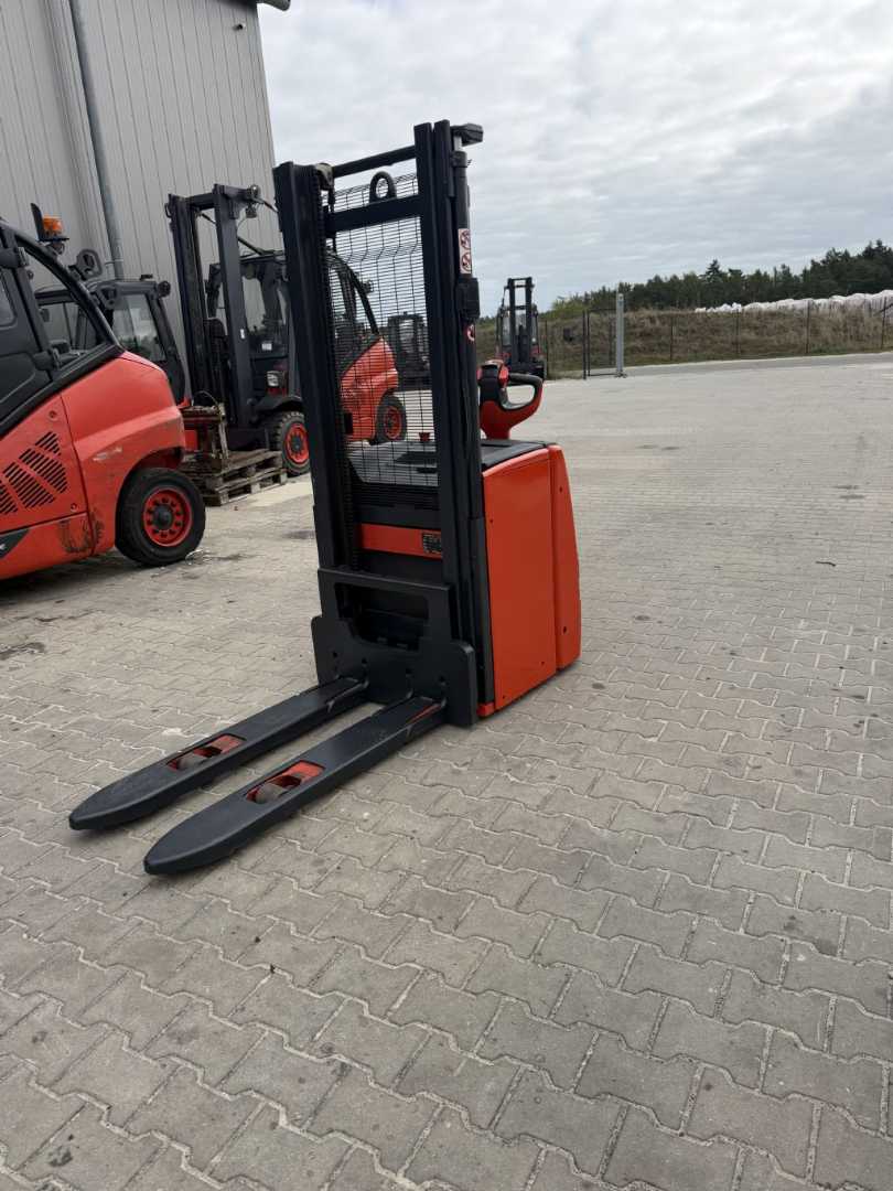 Used Forklift Linde L16 Balstdakšu krautņotājs ar dīseli (Image 1) Used Forklift Linde L16 Balstdakšu krautņotājs ar dīseli (Image 1)