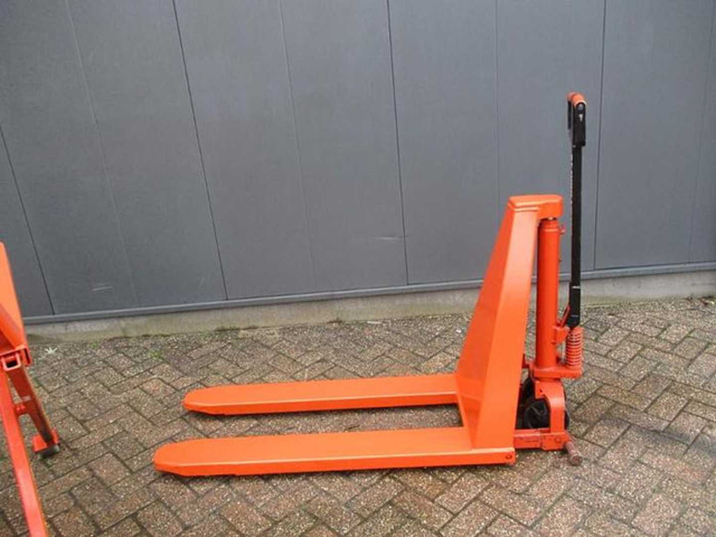 Used Forklift BT HL 1000 Balstdakšu krautņotājs ar dīseli (Image 2) Used Forklift BT HL 1000 Balstdakšu krautņotājs ar dīseli (Image 2)
