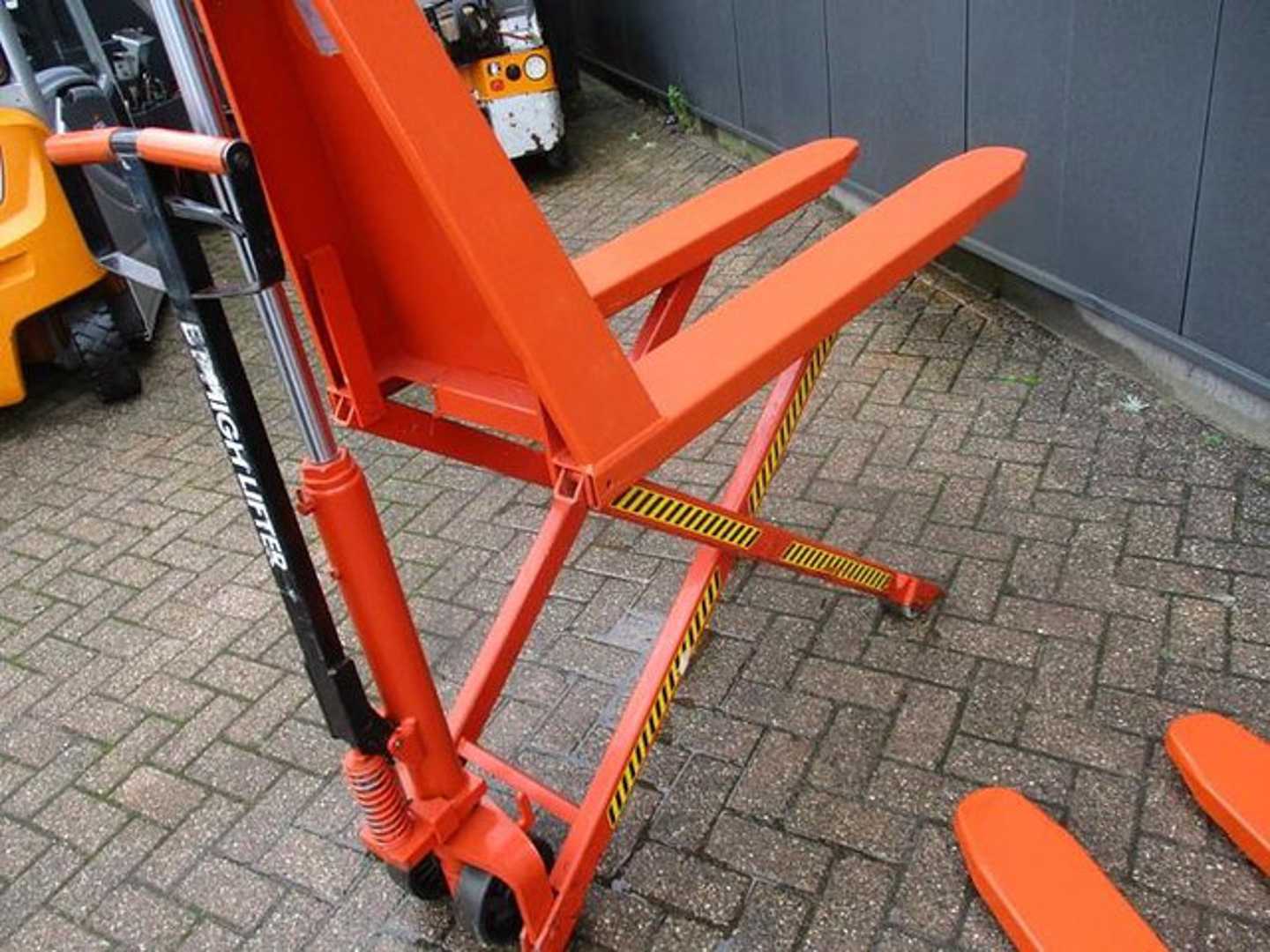 Used Forklift BT HL 1000 Balstdakšu krautņotājs ar dīseli (Image 8) Used Forklift BT HL 1000 Balstdakšu krautņotājs ar dīseli (Image 8)