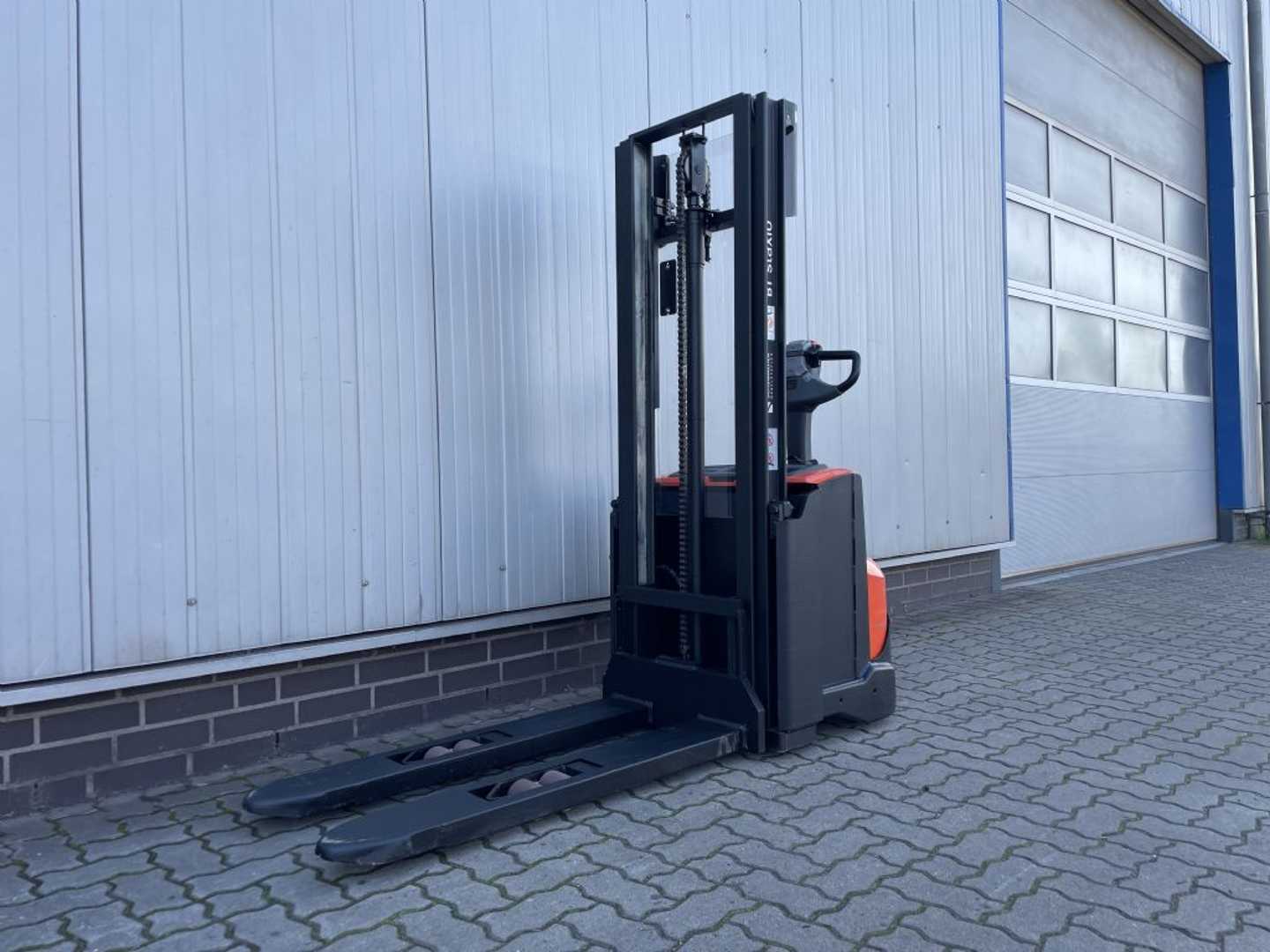 Used Forklift BT SWE120 | Nur 1.735 Bst. Balstdakšu krautņotājs ar dīseli (Image 4) Used Forklift BT SWE120 | Nur 1.735 Bst. Balstdakšu krautņotājs ar dīseli (Image 4)
