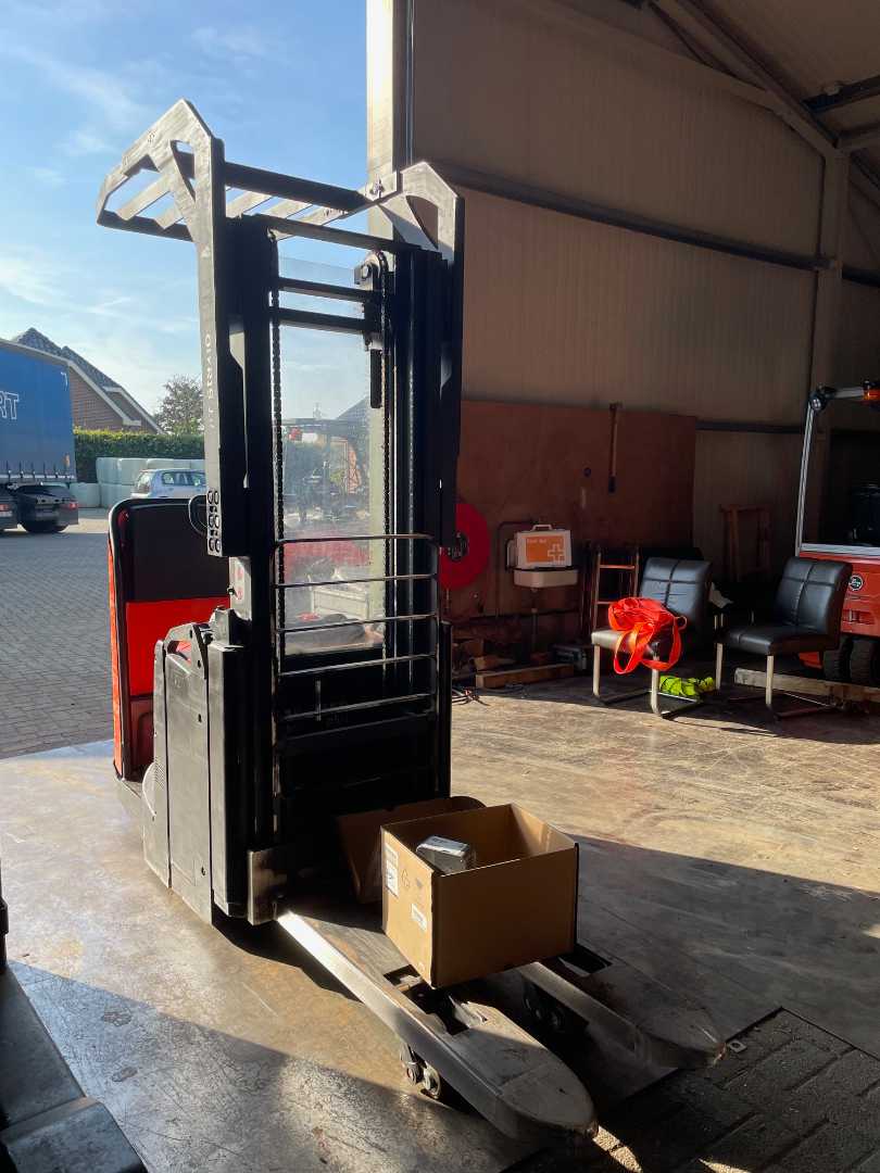 Used Forklift BT SPE140L Balstdakšu krautņotājs ar dīseli (Image 3) Used Forklift BT SPE140L Balstdakšu krautņotājs ar dīseli (Image 3)