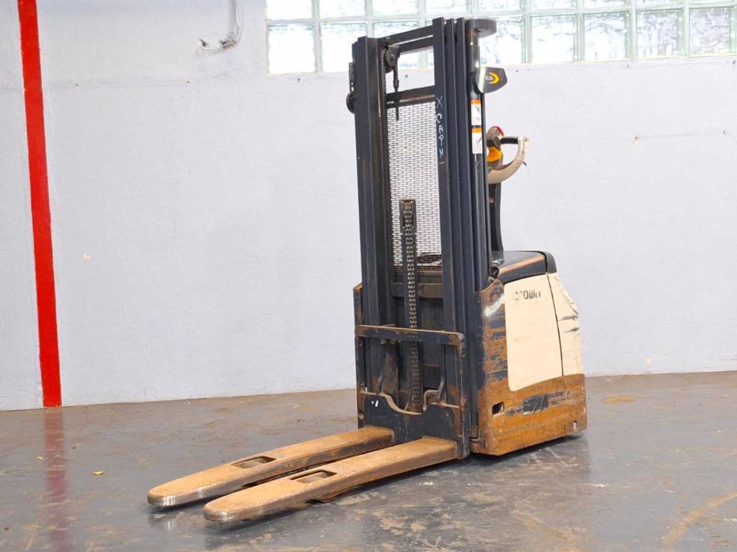 Used Forklift Crown ES4000-1.2 Balstdakšu krautņotājs ar dīseli (Image 10) Used Forklift Crown ES4000-1.2 Balstdakšu krautņotājs ar dīseli (Image 10)