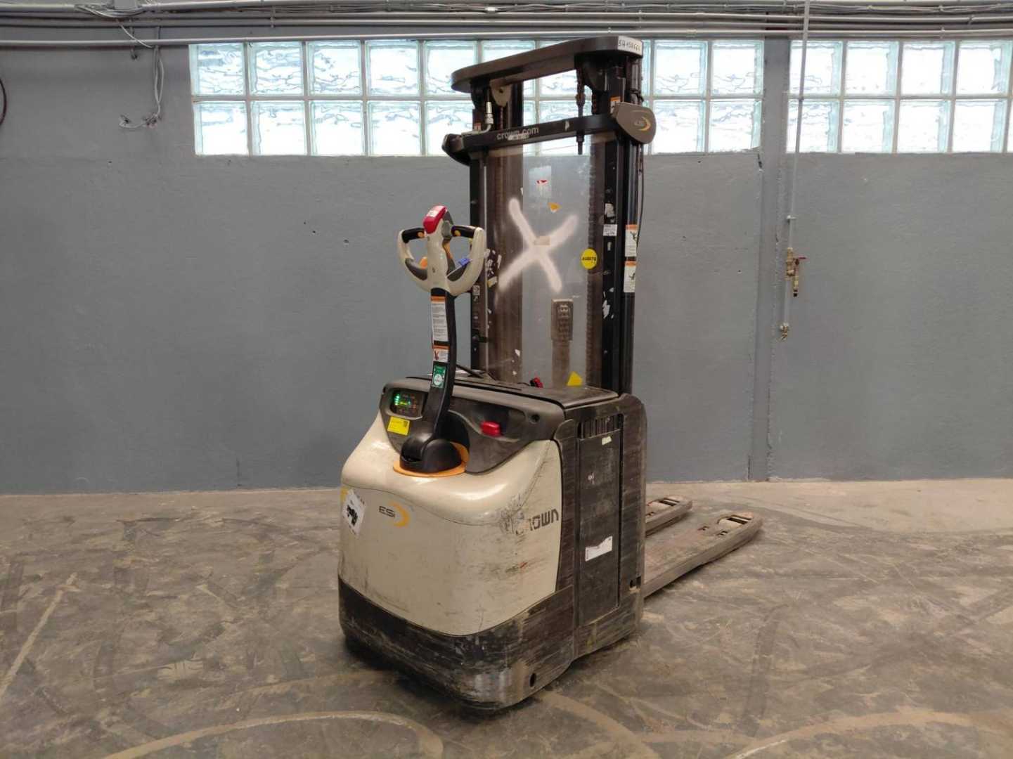 Used Forklift Crown ESI4000-12 Balstdakšu krautņotājs ar dīseli (Image 9) Used Forklift Crown ESI4000-12 Balstdakšu krautņotājs ar dīseli (Image 9)