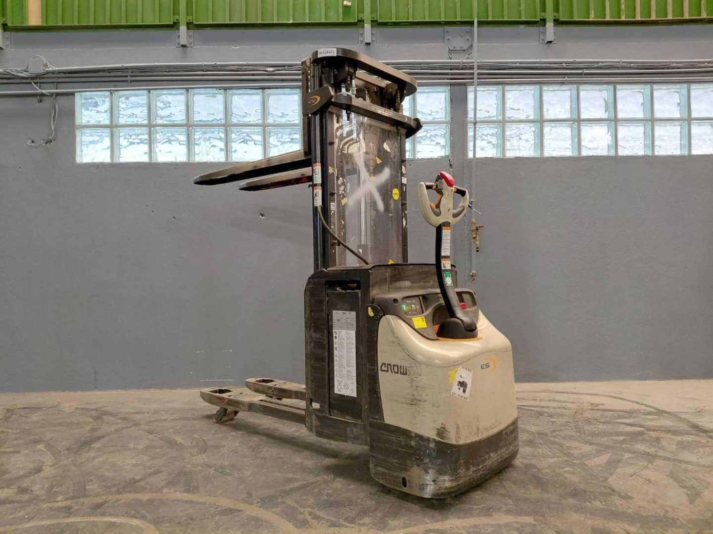 Used Forklift Crown ESI4000-12 Balstdakšu krautņotājs ar dīseli (Image 3) Used Forklift Crown ESI4000-12 Balstdakšu krautņotājs ar dīseli (Image 3)