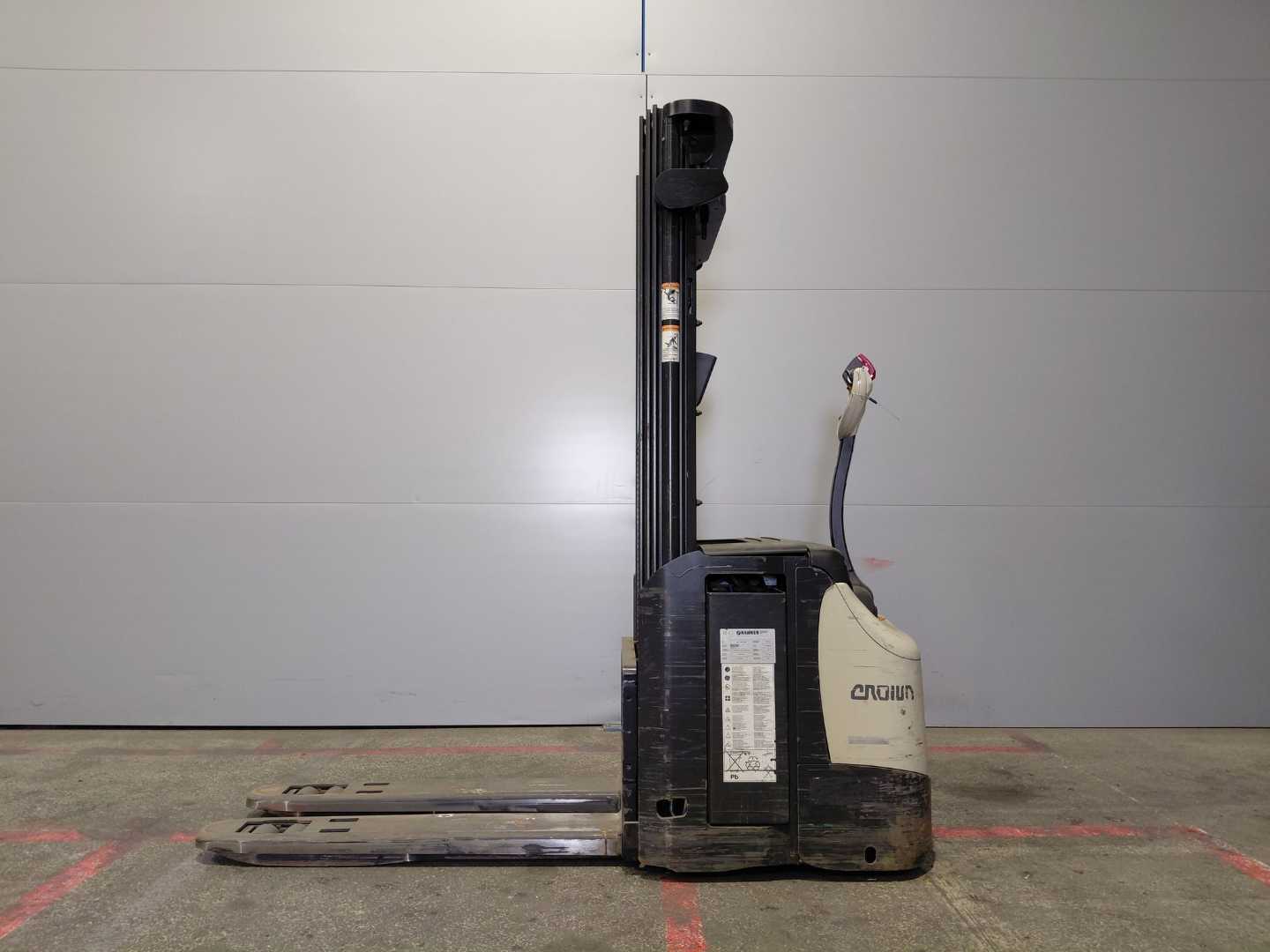 Used Forklift Crown ESI4000-14 Balstdakšu krautņotājs ar dīseli (Image 8)