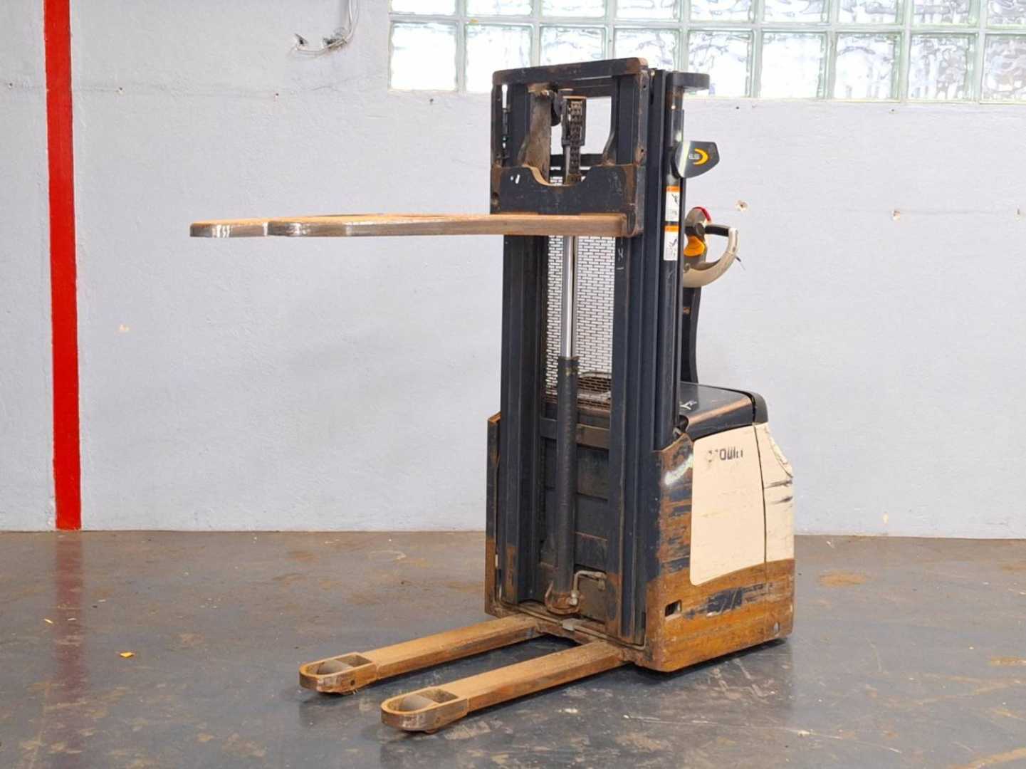 Used Forklift Crown ES4000-1.2 Balstdakšu krautņotājs ar dīseli (Image 20) Used Forklift Crown ES4000-1.2 Balstdakšu krautņotājs ar dīseli (Image 20)