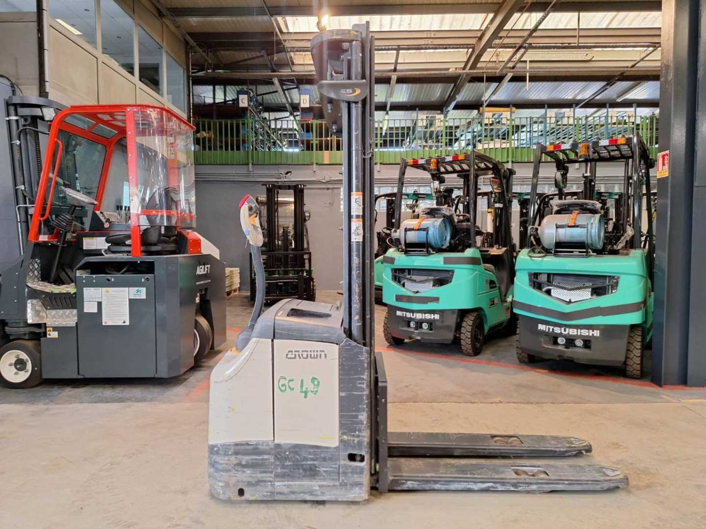Used Forklift Crown ES4000-1.6 Balstdakšu krautņotājs ar dīseli (Image 6) Used Forklift Crown ES4000-1.6 Balstdakšu krautņotājs ar dīseli (Image 6)