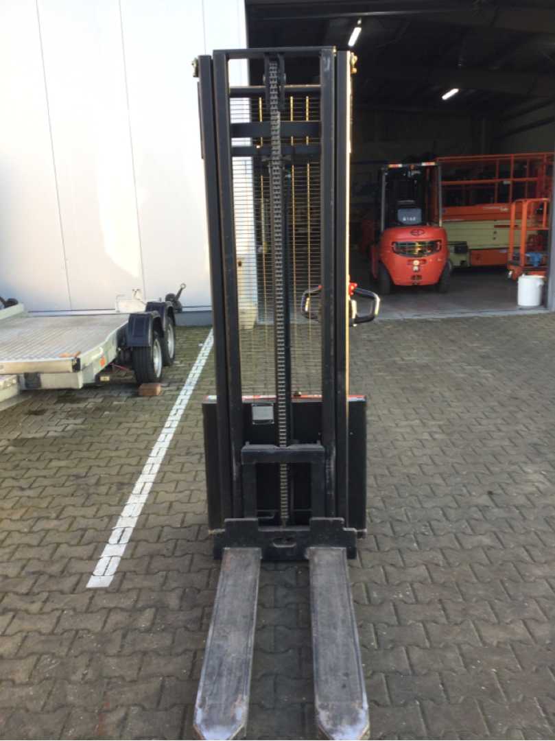 Used Forklift EP ESL122 Balstdakšu krautņotājs ar dīseli (Image 2) Used Forklift EP ESL122 Balstdakšu krautņotājs ar dīseli (Image 2)