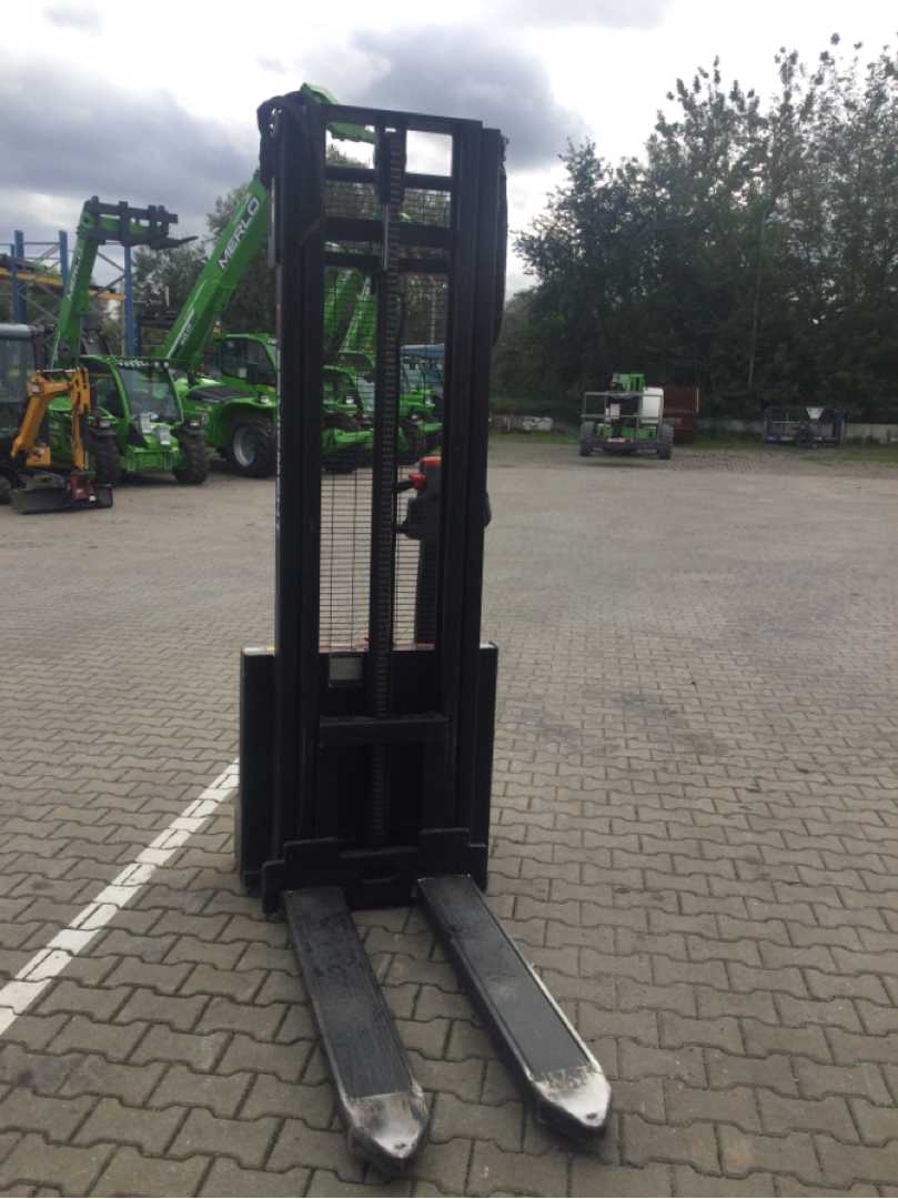 Used Forklift EP ESL122 Balstdakšu krautņotājs ar dīseli (Image 2) Used Forklift EP ESL122 Balstdakšu krautņotājs ar dīseli (Image 2)